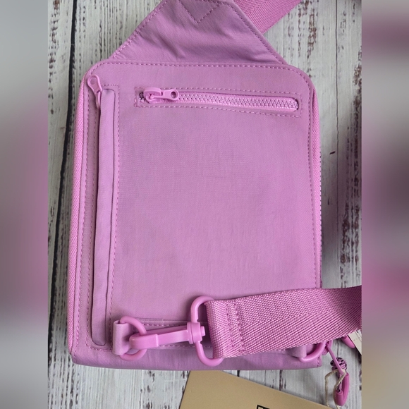 BEIS The Sport Sling Crossbody Bag in Berry Water Bottle Holder NEW NWT - Picture 8 of 13